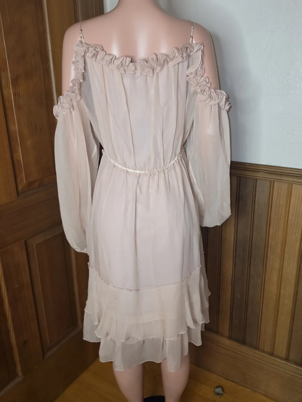 NWT BCBGMaxAzria Caden Tearose Ruffle-Trim Cold Shoulder Silk Dress Large - Picture 4 of 8